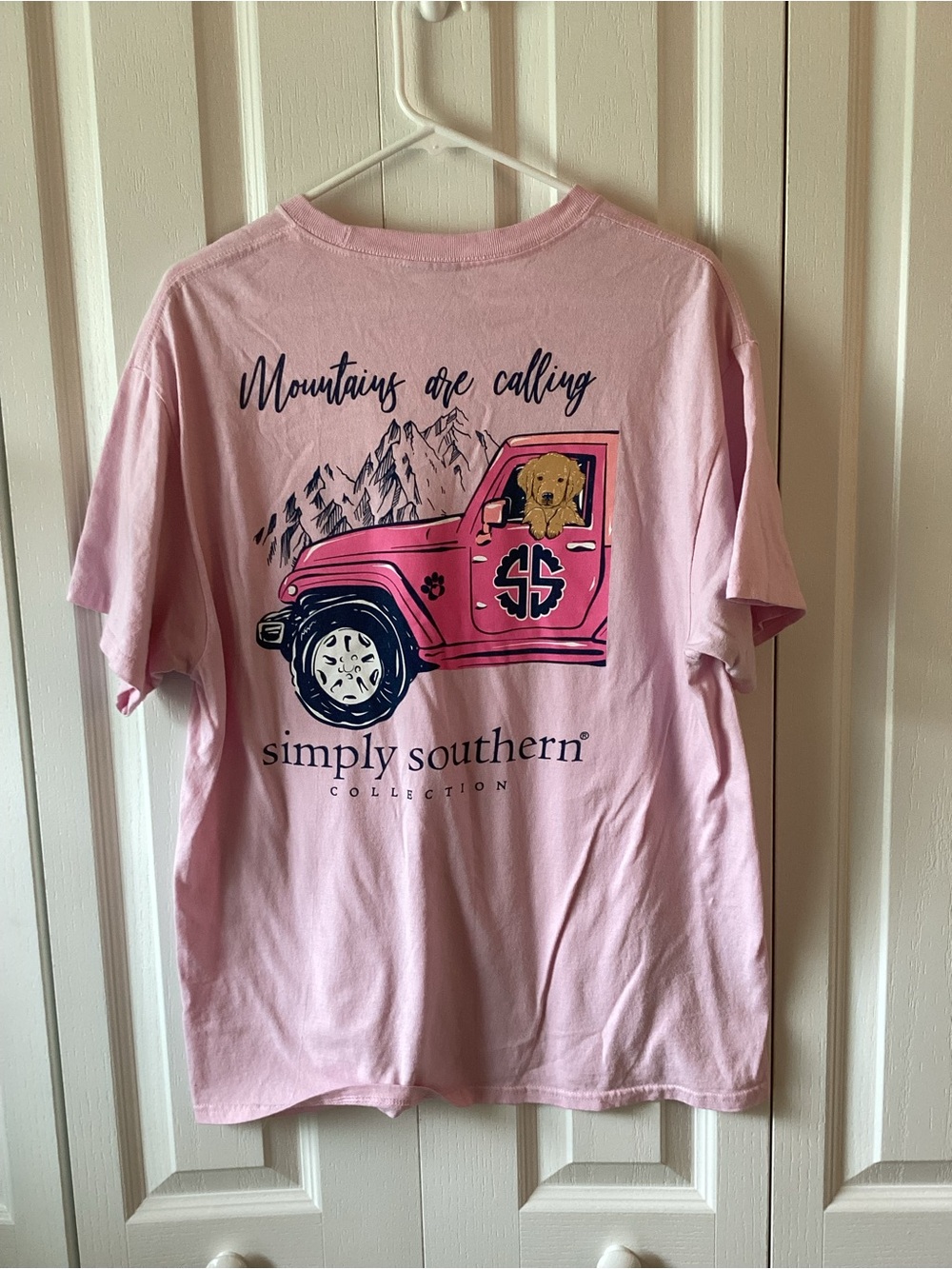 Simply Southern “The Mountains Are Calling” Pink Jeep Tee Sz Large NWOT
